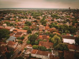 Vista generica su Asunción o vista sulla città dall'interno dell'affittacamere