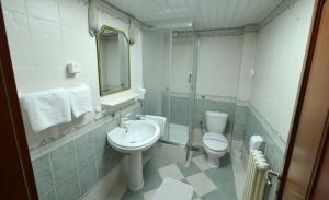 Bilik mandi di Hotel Norcev