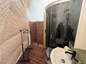Koupelna v ubytování Manna Gea Glamping Domes