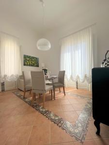 Χώρος καθιστικού στο Garibaldi St Cozy Retreat Exclusive Boutique Apartment