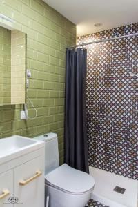 A bathroom at Tándem House