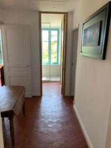 a hallway with a table and a picture on the wall at Villa Jacqueline in La Seyne-sur-Mer