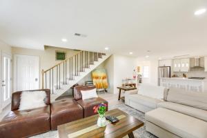 Gallery image of Remodeled Farmhouse on 18 Acres 8 Mi to Elgin! in Coupland