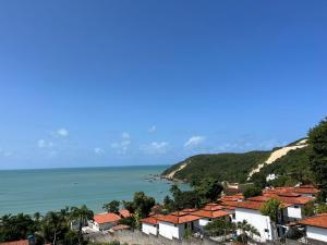 - une vue sur l'océan depuis un village dans l'établissement Apartamentos em Ponta Negra (Natal-RN) com vista para o mar, à Natal