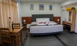a bedroom with a bed with two stuffed animals on it at Hostal Samakuy AQP in Arequipa