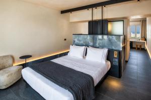 Postel nebo postele na pokoji v ubytování Imerti Suites + 14 fotografií