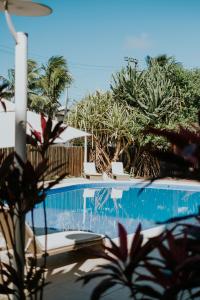 Bazén v ubytování Wave Suítes Hotel & Lounge bar nebo v jeho okolí