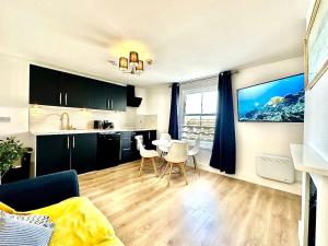 מטבח או מטבחון ב-Modern & Brand New Apartment in Whitstable Centre