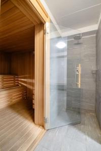 Ett badrum på Lugano Ferienwohnung nähe vom See mit Swimmingpool & Sauna