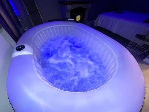 Ảnh trong thư viện ảnh của Love Room avec Jacuzzi proche Paris et Roissy CDG ở Persan