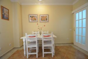 Zdjęcie z galerii obiektu Apartamentos Punta Canela w mieście Isla Canela