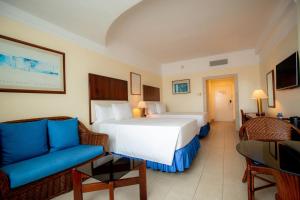 Ένα ή περισσότερα κρεβάτια σε δωμάτιο στο Hotel Colon Salinas