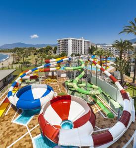Bazén v ubytování Globales Playa Estepona nebo v jeho okolí