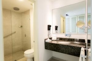 Ένα μπάνιο στο Hotel Colon Salinas