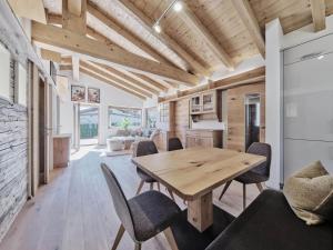 a kitchen and dining room with a wooden table and chairs at Ferienhaus 12 im Feriendorf Kirchdorf in Kirchdorf in Tirol