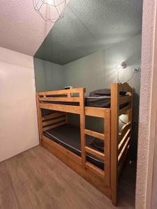 a room with a bunk bed in a room at APPARTEMENT 310 ECRIN D'HUEZ in L'Alpe-d'Huez