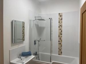 a bathroom with a shower and a sink at Stylish~Tasteful~2Bed~2Bath~Central~Townhouse in Penzance