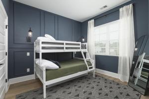 Voodi või voodid majutusasutuse Modern Spacious Condo with Parking by Downtown Broadway toas +40 fotot