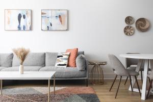 Istumisnurk majutusasutuses Modern Spacious Condo with Parking by Downtown Broadway