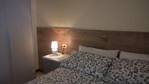A bed or beds in a room at Home Iseo Lake