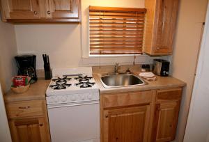 Köök või kööginurk majutusasutuses Triple R Cottages- 3 cabin