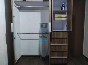 a refrigerator with a shower in a room at Departamento cerca de zoológico y estadio Jalisco in Guadalajara