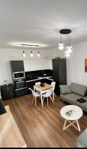 Luxury Rent Apartment 4 - Image 8