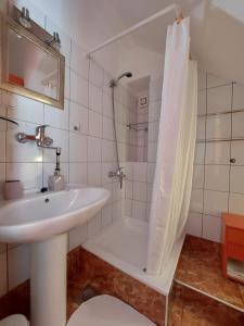 Koupelna v ubytování Apartment in Vis historic center - Mikula, Ljubica, Toma + 28 fotografií