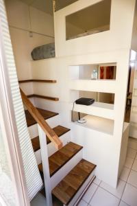 a staircase in a house with wooden steps at FLAT PRIVATIVO EQUIPADO WIFI - SUDOESTE in Brasília