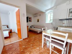 Postel nebo postele na pokoji v ubytování Apartment in Vis historic center - Mikula, Ljubica, Toma