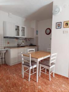 Kuchyň nebo kuchyňský kout v ubytování Apartment in Vis historic center - Mikula, Ljubica, Toma