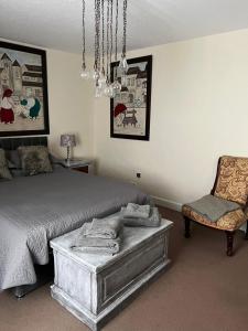 מיטה או מיטות בחדר ב-Park cottage High Crompton