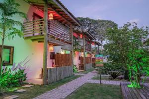 Casa con balcón y patio en Pousada Vila Mangaba, en Arraial d'Ajuda