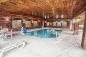 a swimming pool in a room with a wooden ceiling at Hampton Inn Marion in Marion