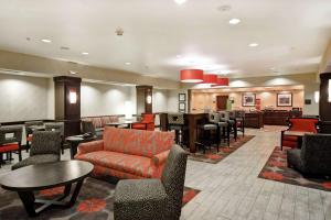 מסעדה או מקום אחר לאכול בו ב-Hampton Inn Middletown