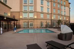 Bazén v ubytování Homewood Suites By Hilton Santa Clarita/Valencia, Ca nebo v jeho okolí