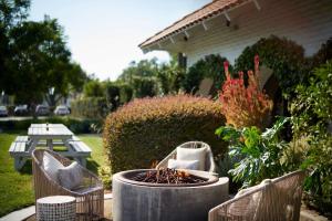Um jardim em The Leta Santa Barbara Goleta, Tapestry Collection by Hilton