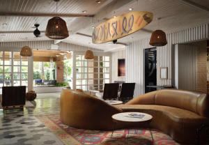 Uma área de estar em The Leta Santa Barbara Goleta, Tapestry Collection by Hilton