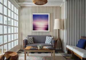 Uma área de estar em The Leta Santa Barbara Goleta, Tapestry Collection by Hilton