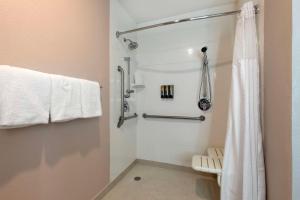 Baðherbergi á Best Western Plus Fort Worth North