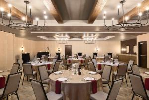 The Eddy Hotel Tucson, Tapestry Collection By Hilton餐厅或其他用餐的地方