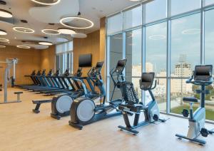 Palestra o centro fitness di Embassy Suites By Hilton Doha Old Town