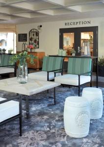 The Lodge at Healdsburg, Tapestry Collection by Hilton的休息区
