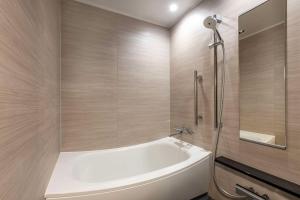 DoubleTree by Hilton Kyoto Higashiyama的一间浴室