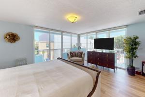 a bedroom with a bed and a flat screen tv at Surf Rider in Hollywood
