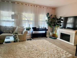 a living room with a couch and a fireplace at Beautiful 3B2B home with piano in Pasadena Oldtown in Pasadena