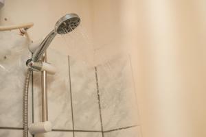 a shower head with water coming out of it at Finca San Antonio De Shudal in Cajamarca