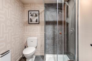 a bathroom with a toilet and a shower at North House - Quebec City 2 Bedroom Treasure in Quebec City