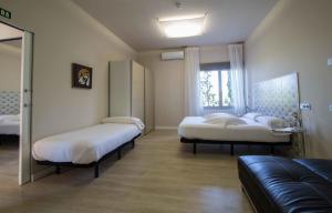 Rúm í herbergi á RuralSuite Hotel Apartamentos