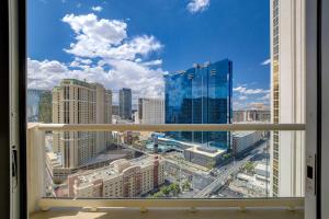 Nespecifikovaný výhled na destinaci Las Vegas nebo výhled na město při pohledu z aparthotelu